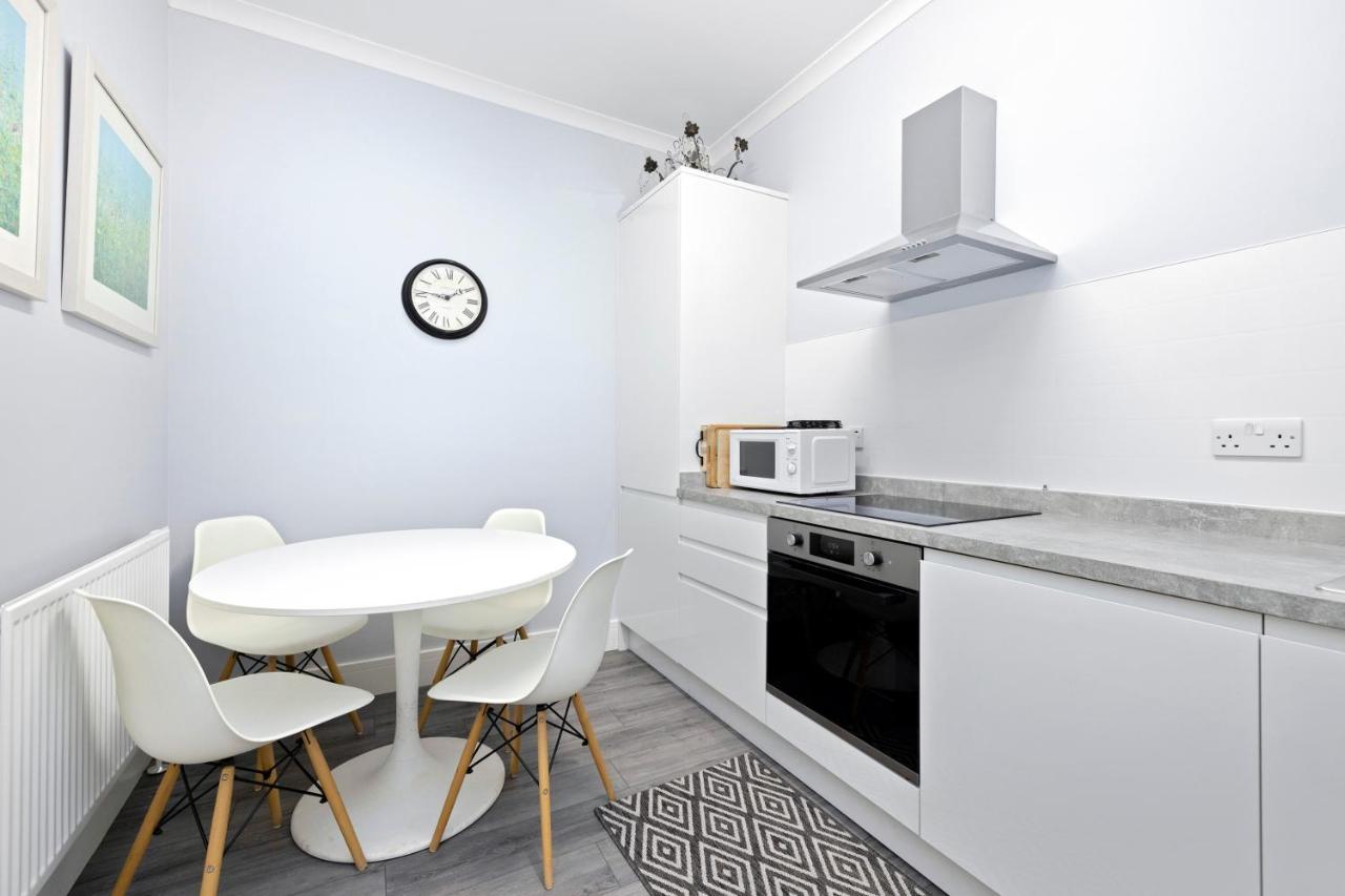 Апартаменты Joivy Modern Flat On Rose Street Эдинбург Экстерьер фото